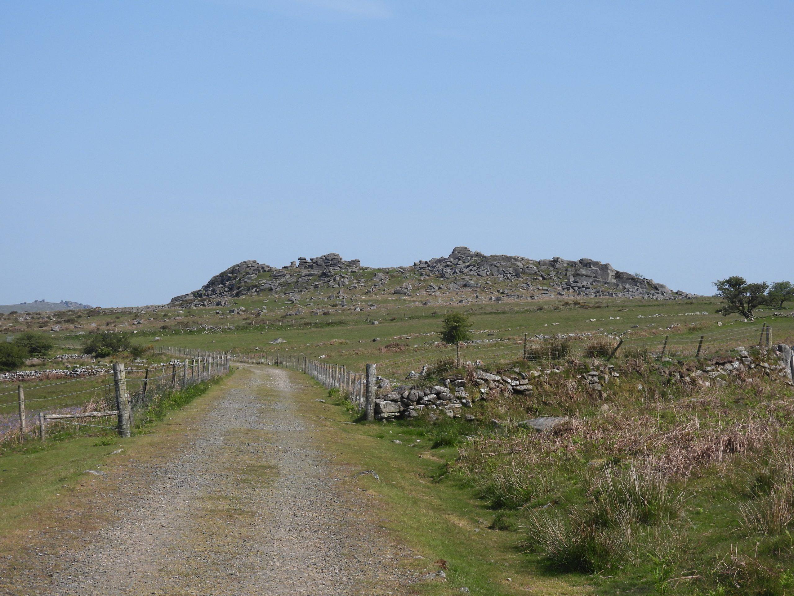 14. Routrundle walls and Ingra Tor