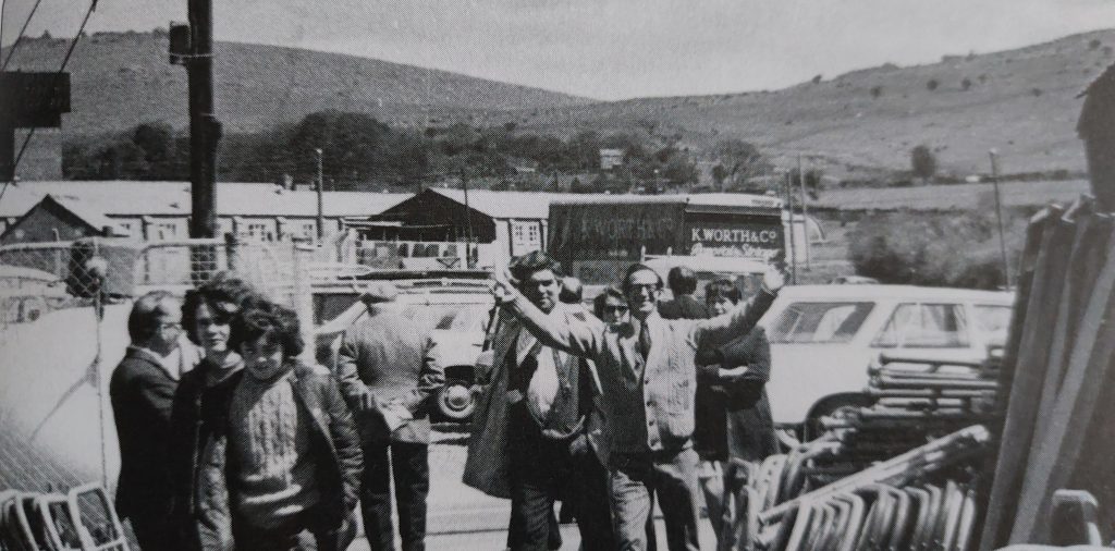 300. Selling items in 1976