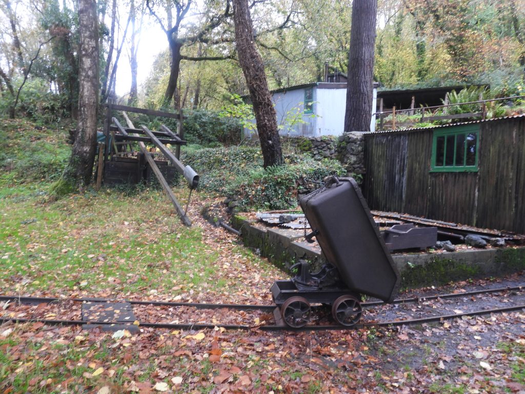 36. Front Tipping Truck and Jigging Box