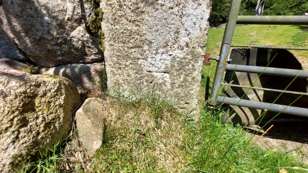 17b. Gate Posts