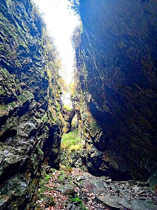 1. Cleft Rock e