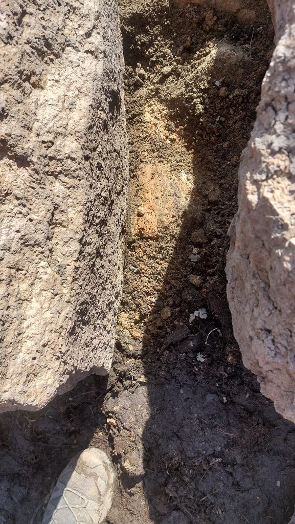 4d. A - Furnace - clay between the slabs