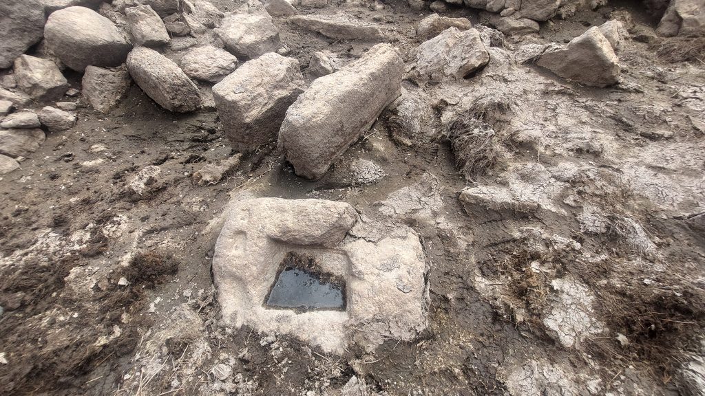 5b. A - Furnace and B - Mouldstone with  samples