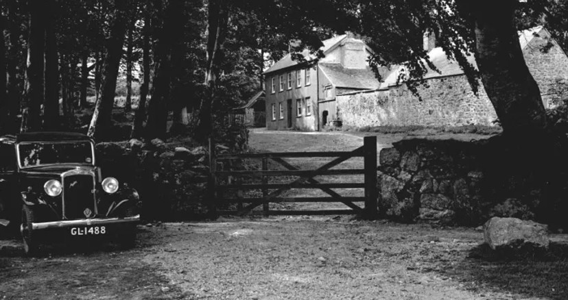 3. 1934 Fernworthy - car b&w